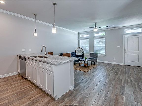 5th image of 404 Poplar St #A
