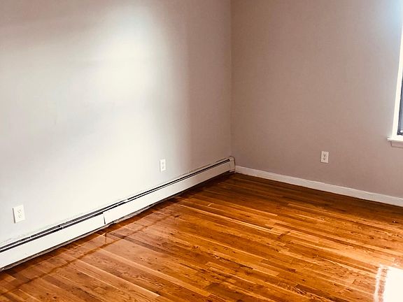 3rd image of 106 Locust Hill Ave APT 2E