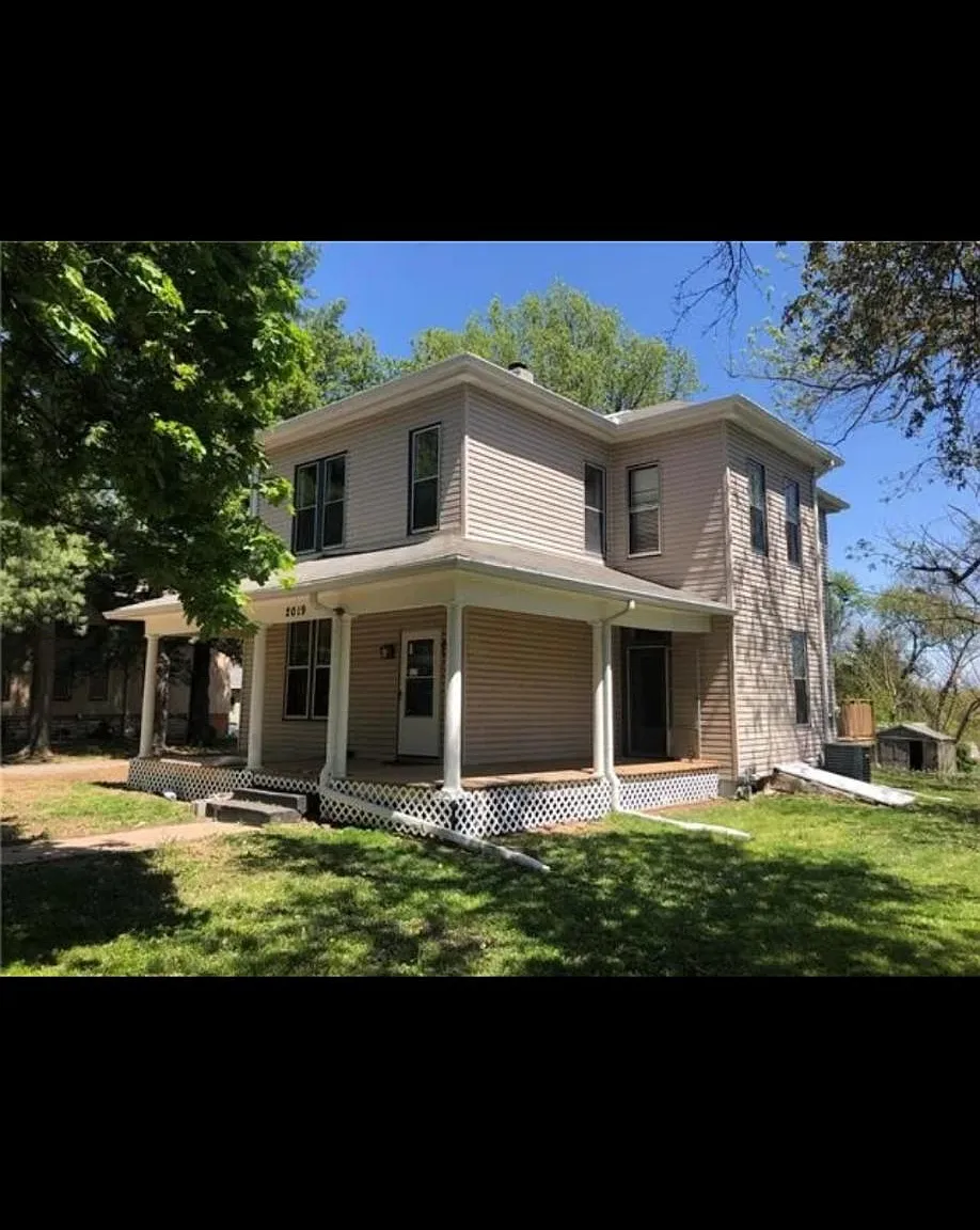 3 bed, 2.5 bath, 2058 sqft, $1,750 — Photo 1