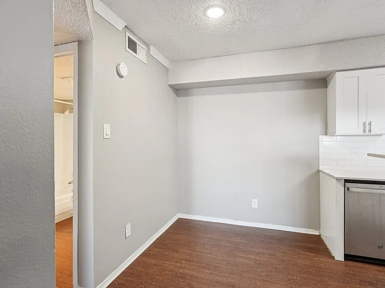 Sagamore Apartments — Photo 33