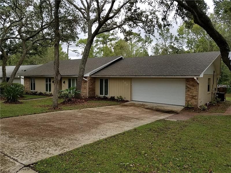 1st image of 302 Magnolia Oak Dr