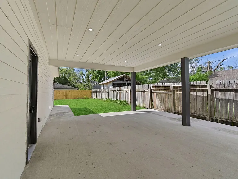7040 Kinney St — Photo 5