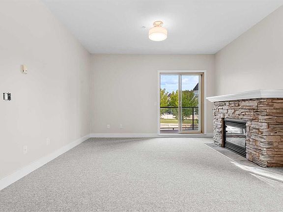 5th image of 92 SE Crystal Shores Rd #4203