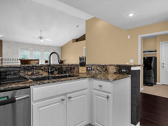 5th image of 7485 Cherry Brook Dr