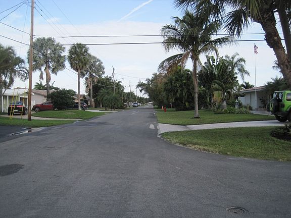 5th image of 810 SE 6th Ave