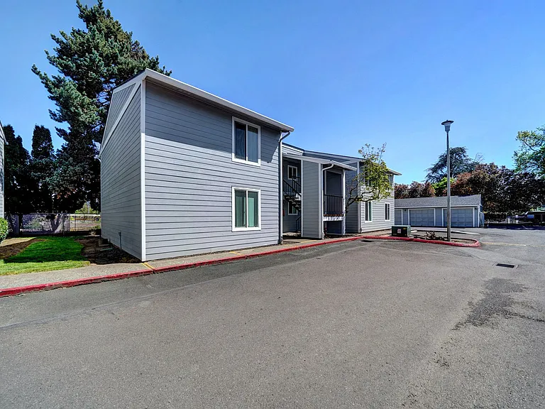 Karens Korner Apartments — Photo 21