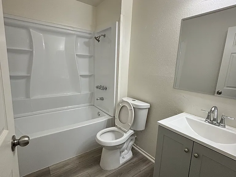 1134 E Avenue Q #8 — Photo 7