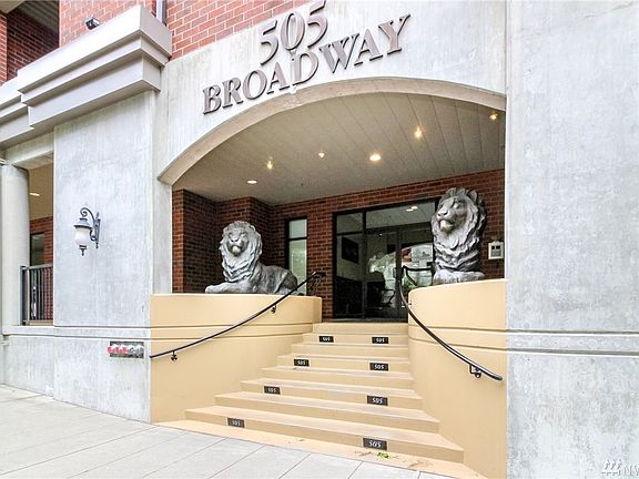 2nd image of 505 Broadway Ave #700