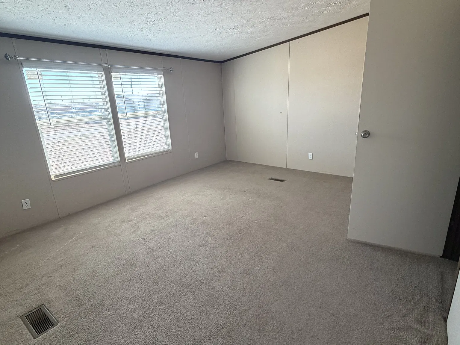 4 bed, 1872 sqft, $1,800 — Photo 3
