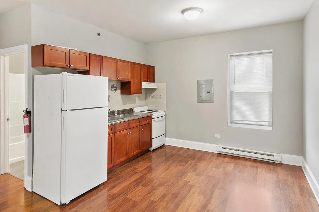 1 bed, 800 sqft, $1,195 — Photo 3
