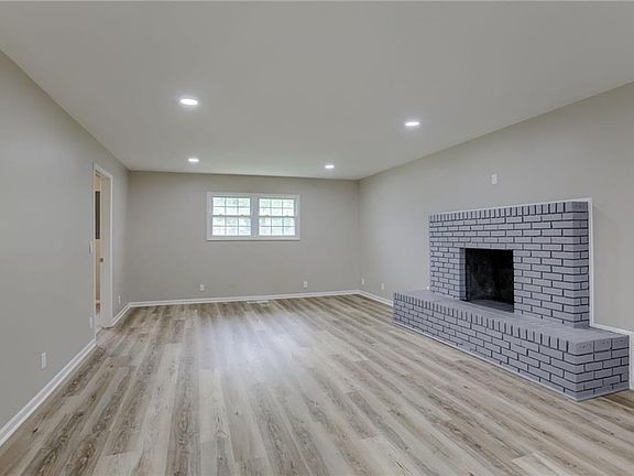 5th image of 319 W Morse Ave