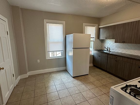 3rd image of 74 William St #11F
