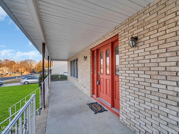 5th image of 951 Somerset Drive