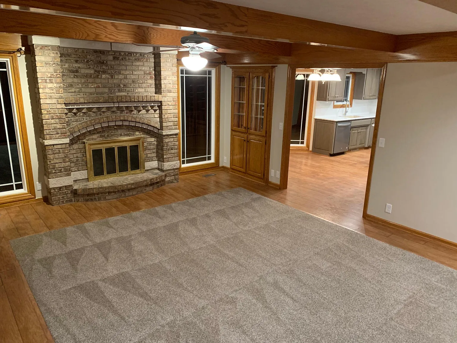 5 bed, 4400 sqft, $3,200 — Photo 3
