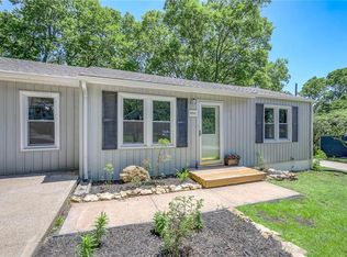 9041 Grand Ave, Kansas City, MO 64114