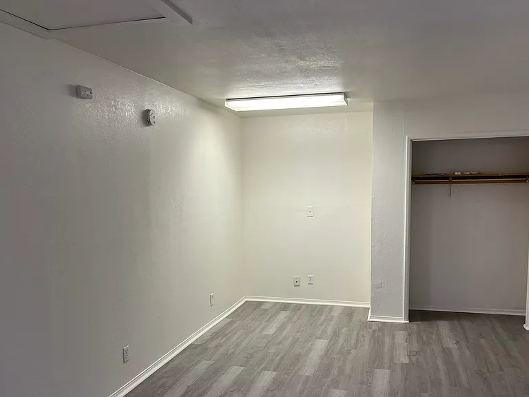 Lakeview Dr — Photo 2