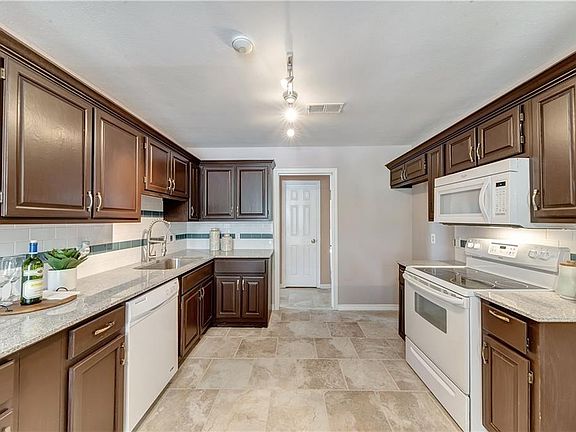 2nd image of 6711 Keeler Dr