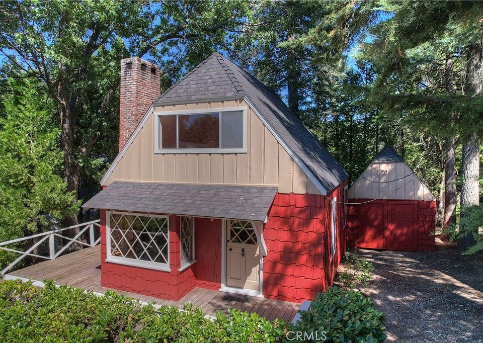 1st image of 311 Oak Dr