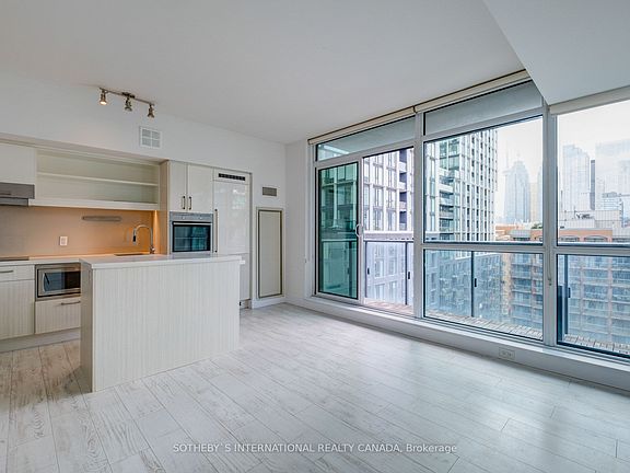 4th image of 39 Sherbourne St #1004