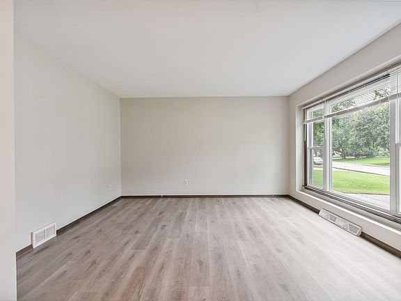 4th image of 16 Somerset Rd