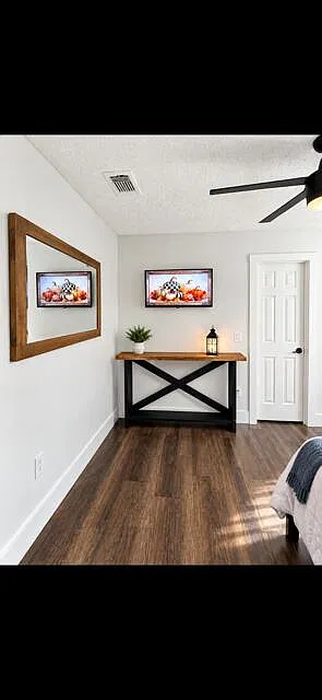 1 bed, 1.0 bath, 696 sqft, $1,295 — Photo 2