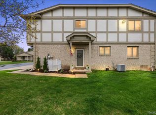 41999 King Edward Ct, Clinton Township, MI 48038
