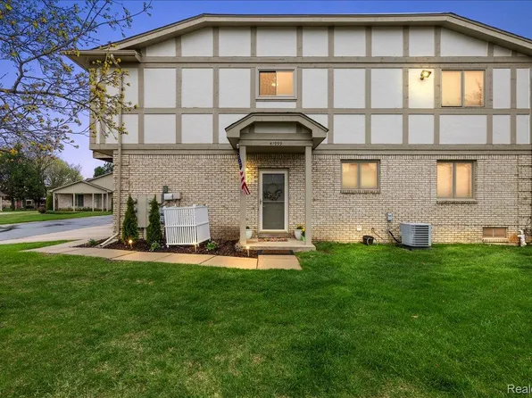 41999 King Edward Ct, Clinton Township, MI 48038