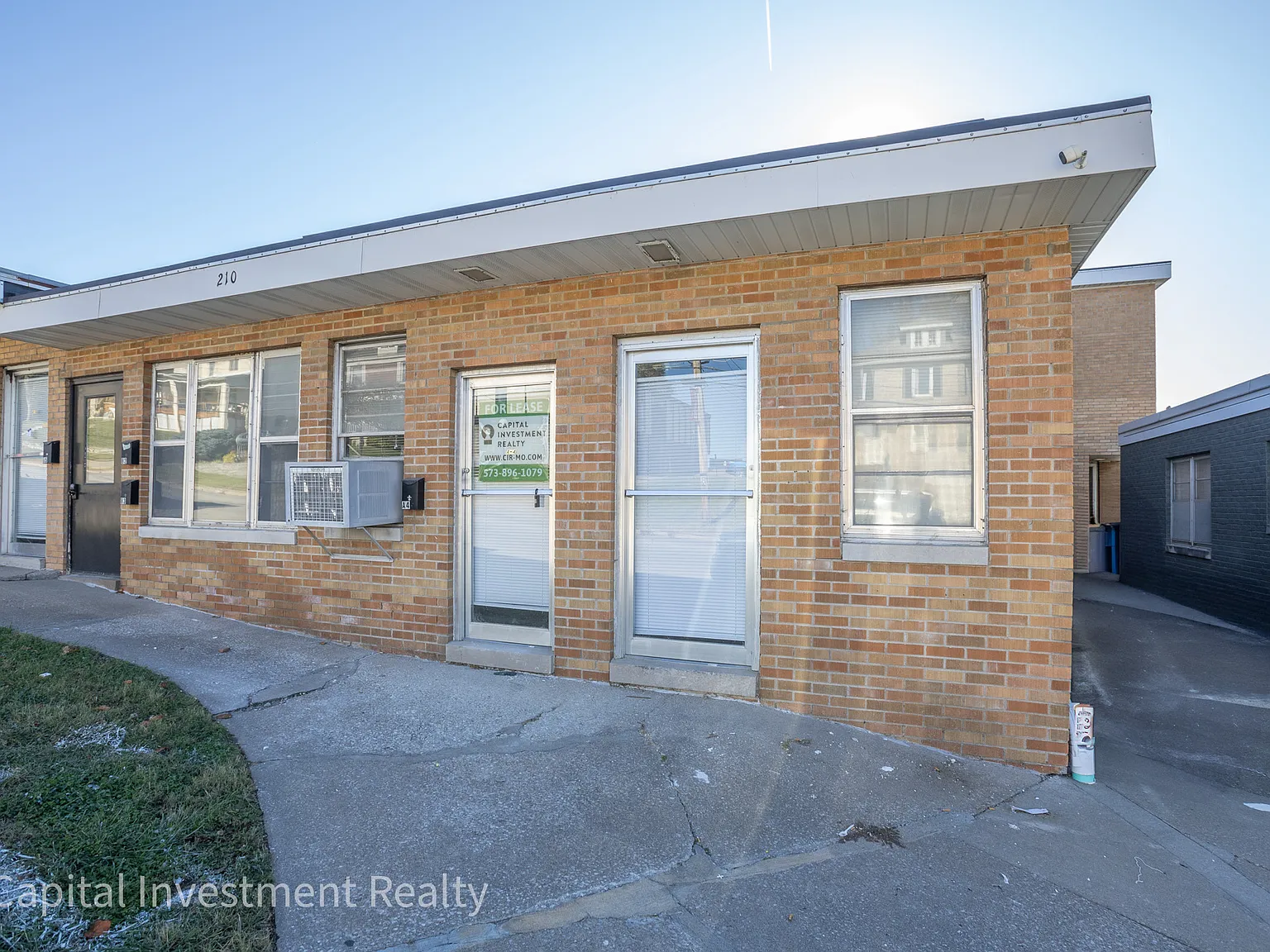 210 E Dunklin St — Photo 3