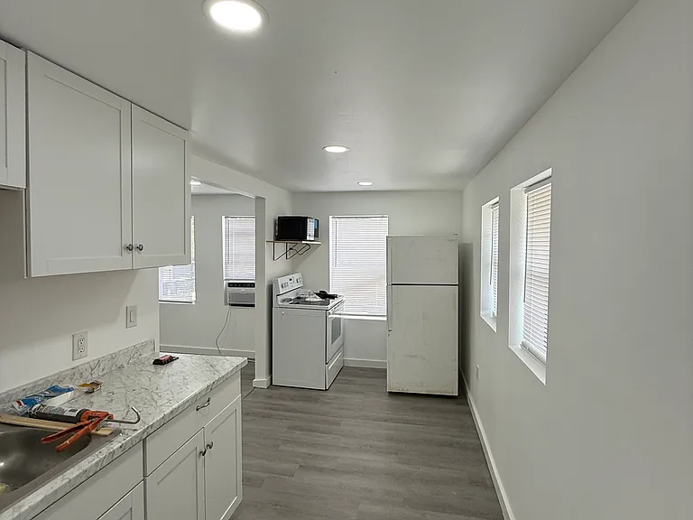 1425 Tamiami Trl #D — Photo 4