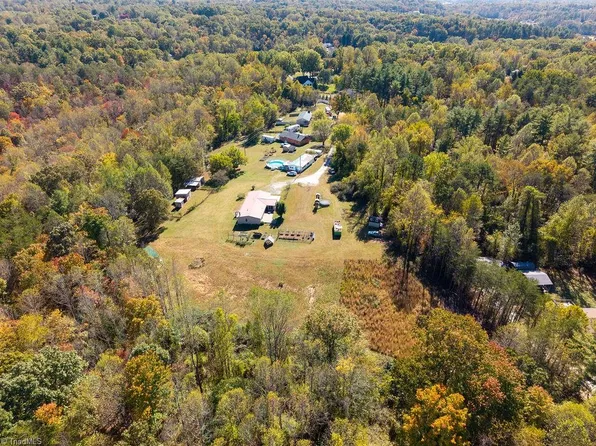 230 Scales Stone Ln, Mount Airy, NC 27030