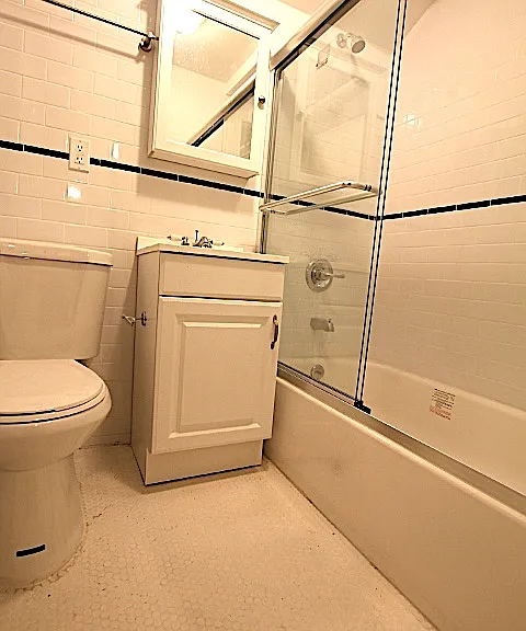 221 E 28th St #1B — Photo 2