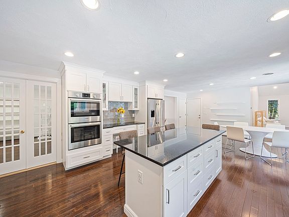 4th image of 42 Magnolia Rd