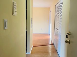 905 Green Hollow Dr, Iselin, NJ 08830