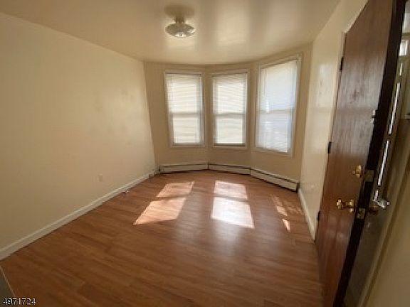 3rd image of 123 Verona Ave