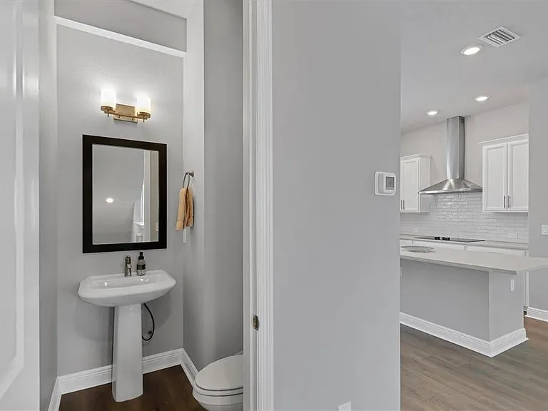 2329 Lindstrom St — Photo 8