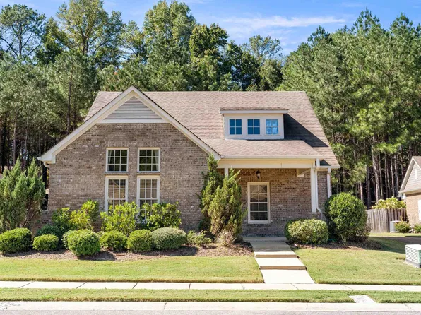 1719 Creekside Dr, Hoover, AL 35244