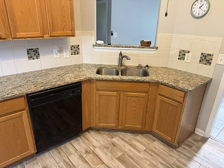 34 Winding Creek Ct — Photo 7