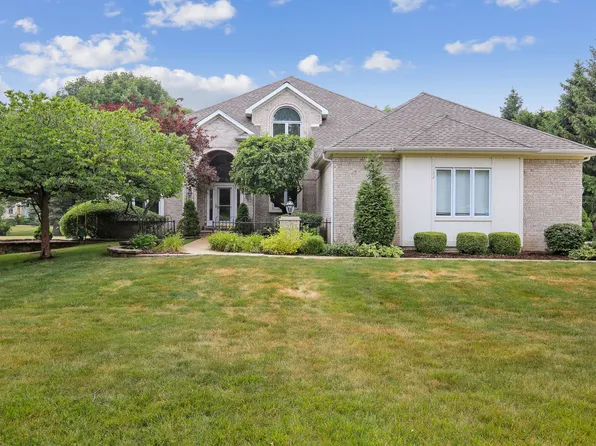 1104 S Sunny Acres Rd, Mahomet, IL 61853