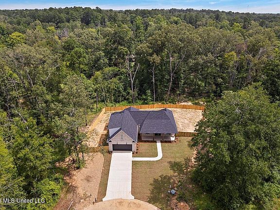 2nd image of 704 Sartoris Ct