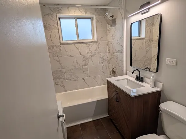 2623 W Fitch Ave #2, Chicago, IL 60645