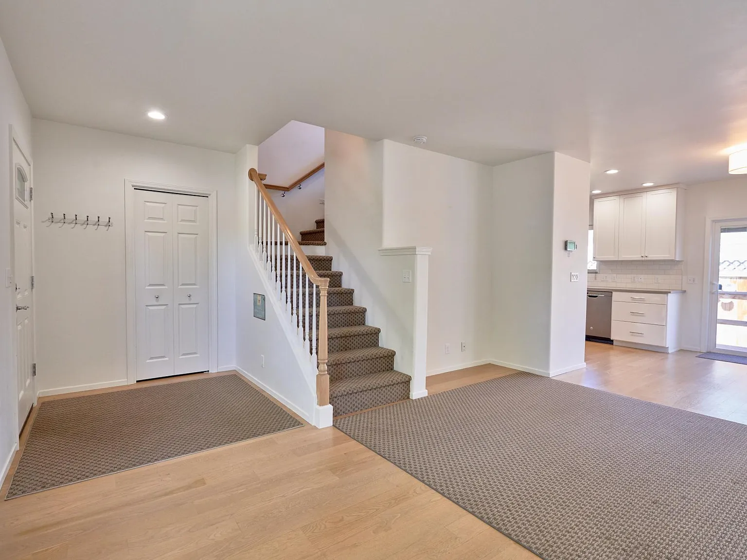 955 B St — Photo 3