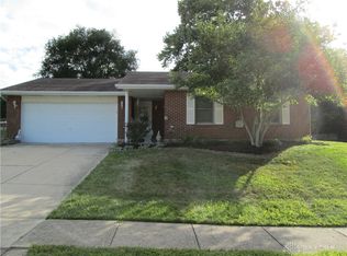 225 Apple Valley Dr, Lewisburg, OH 45338