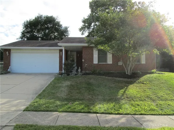 225 Apple Valley Dr, Lewisburg, OH 45338