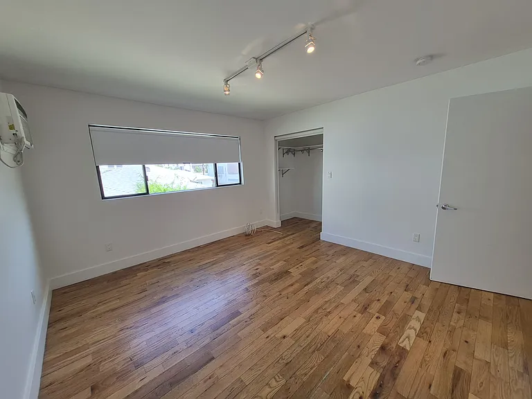 4418 Burns Ave #1/2 — Photo 11