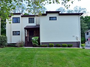 24 Clavendon Ct, Middletown, NJ 07748