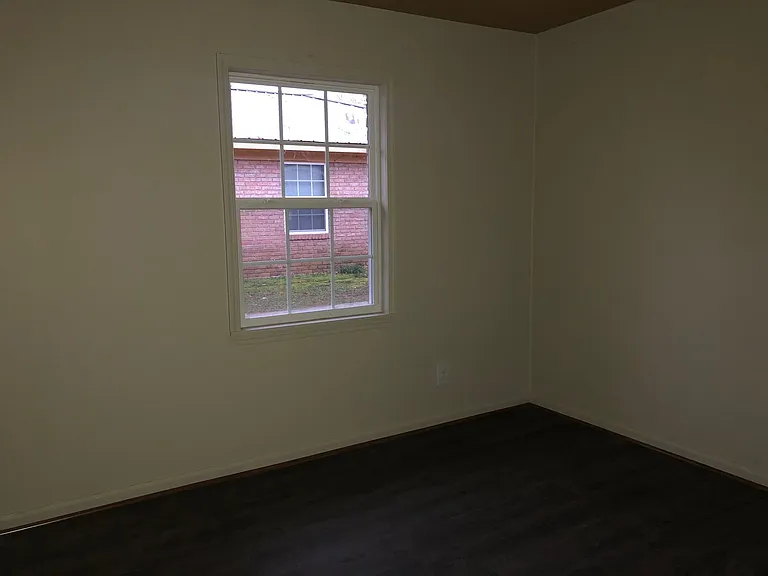 411 & 413 Nixon Ave SW — Photo 6