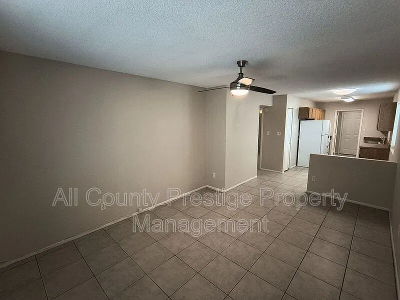 2 bed, 1.0 bath, 840 sqft, $1,250 — Photo 2