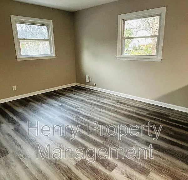 1120 Drew St — Photo 3