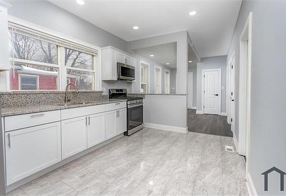 5th image of 131 E 117th Pl