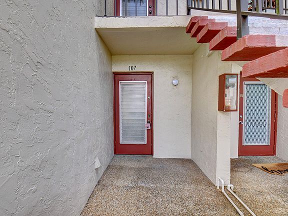 5th image of 16 Willowbrook Lane #107